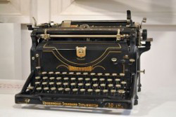 Early 20th century typewriter